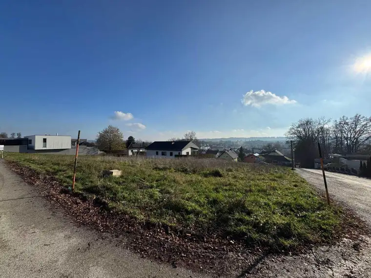 Verkauf eines attraktiven Eckgrundstücks mit Fernblick in Neumarkt im Hausruckkreis