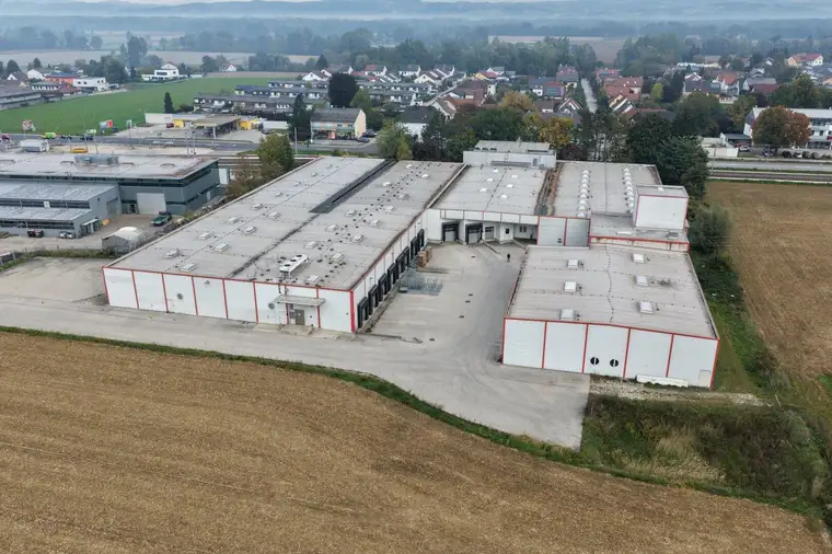 Verkauf einer effektiven Lagerimmobilie mit Tiefkühllager und Kühllager in Alkoven direkt an der B129