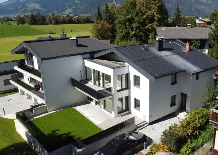 Moderne Dachgeschosswohnung im Dreiparteienhaus in zentrumsnaher Lage!