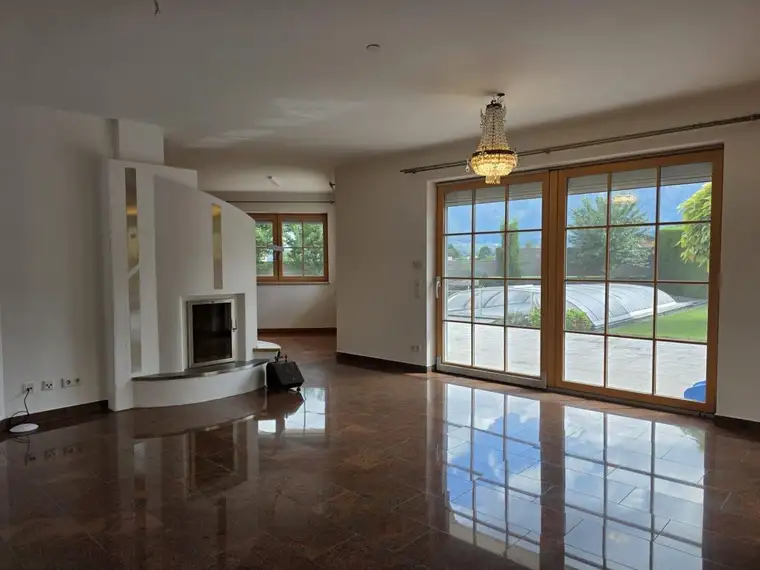 Exklusive Villa mit Pool und traumhaften Blick auf den Untersberg!