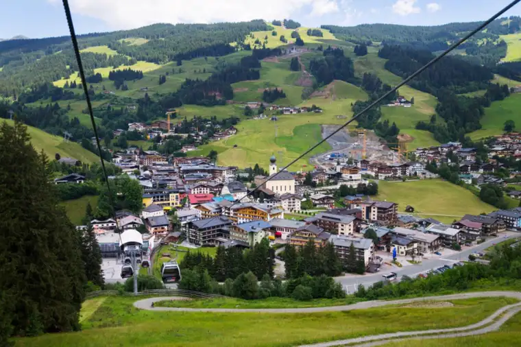 Ihr Grundstück in Saalbach! Wohnen, wo andere Urlaub machen - Ski-in/Ski-out mit Hauptwohnsitz