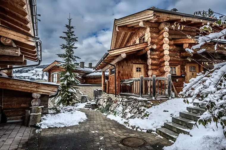 Einzigartige Chaletanlage am Hochkönig in Maria Alm - Hintermoos – Ski-in/Ski-out mit 4 Chalets und privatem Wohnhaus - Safe Iseland Austria