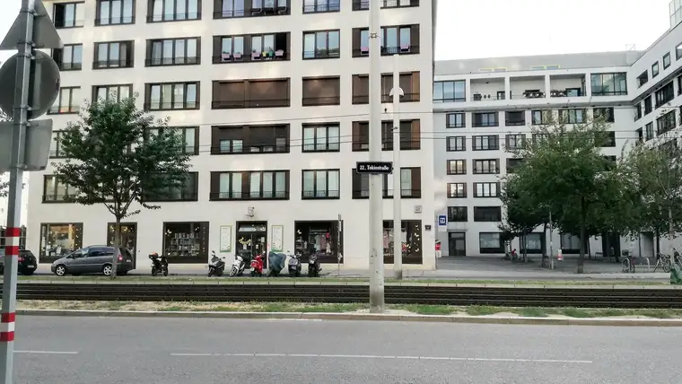 Tokiostraße: Garagenstellplatz zu vermieten