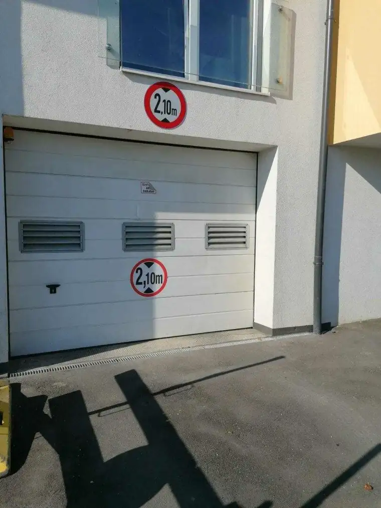 Garagenstellplatz in der Breitenleerstraße 9 ab sofort zur Miete!