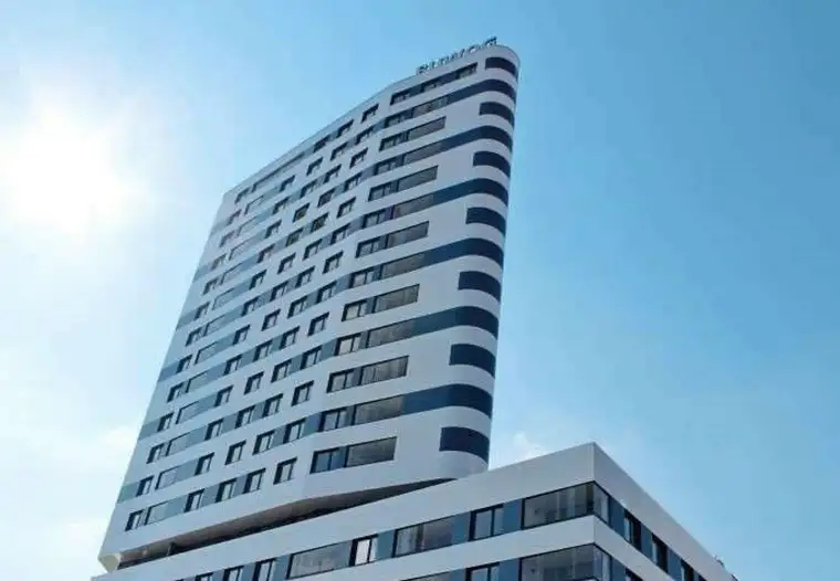 Skytower: 2-Zimmer mit Loggia auf 73 m2!