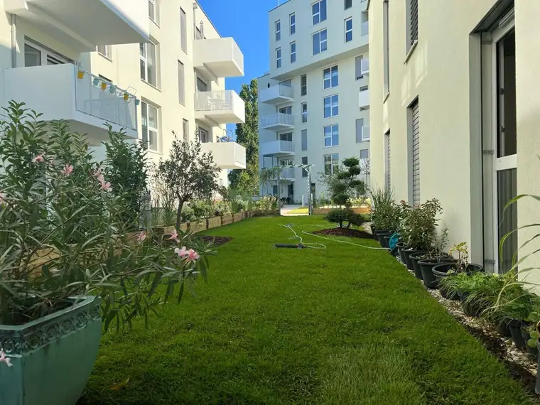 Moderne 4-Zimmer-Wohnung mit eigenem Garten, Terrasse und Balkon!