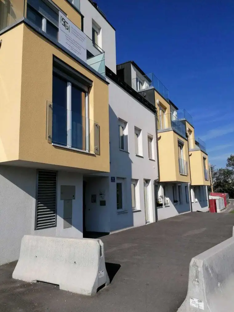 Garagenstellplatz in der Breitenleerstraße 9 ab sofort zur Miete!