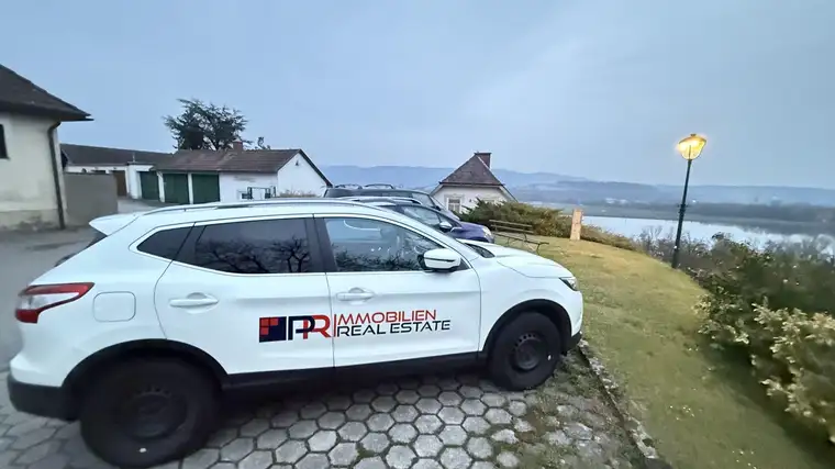 Sanierer und Bauherren aufgepasst: Zwei Häuser mit Donaublick und viel Potential!