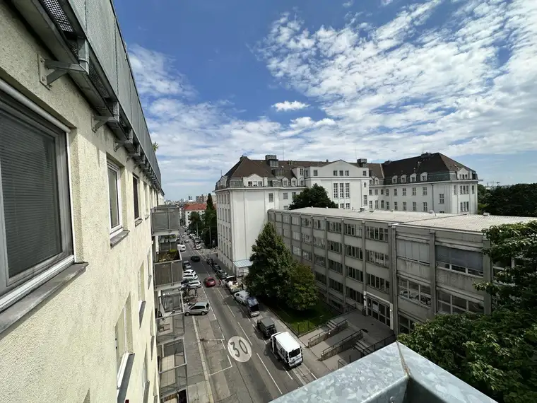 Traumhafte 6-Zimmer-Wohnung in 1190 Wien – Sanierungsbedürftig mit Balkon und Loggien!
