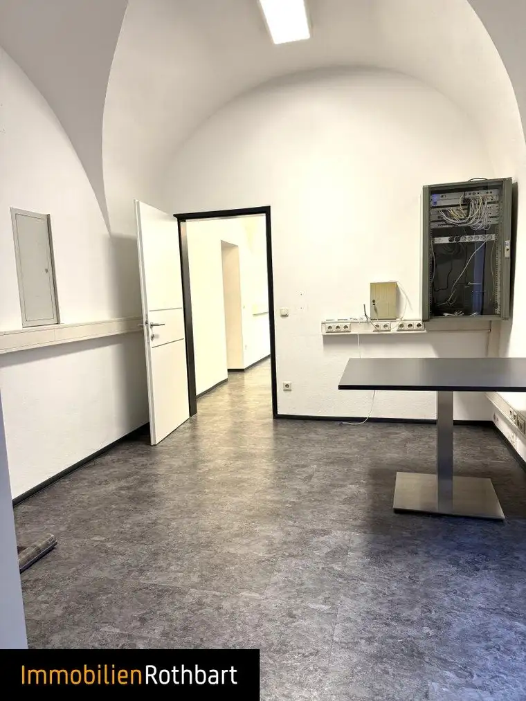 Moderne, sehr schöne Bürofläche in zentraler Lage - ideal für Praxis oder Büro in Bruck an der Mur!