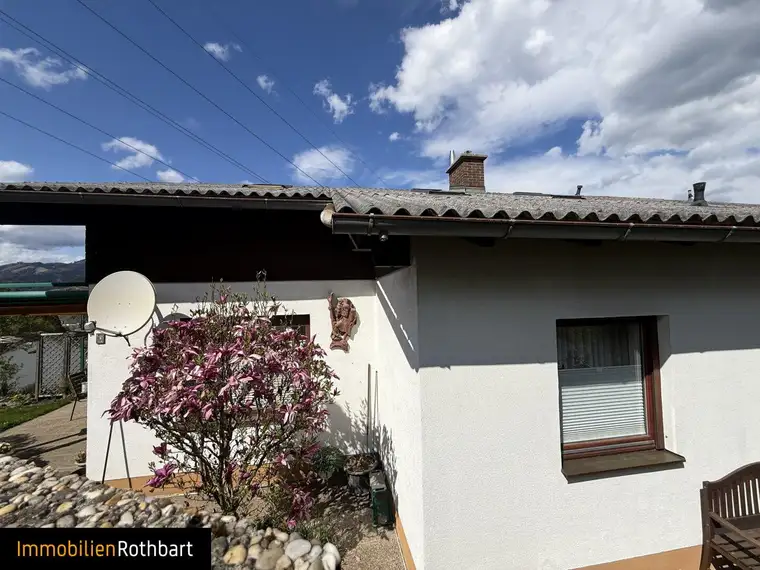Großzügig angelegtes Einfamilienhaus in Bruck an der Mur mit Balkon, Terrasse &amp; 2 Garagen!