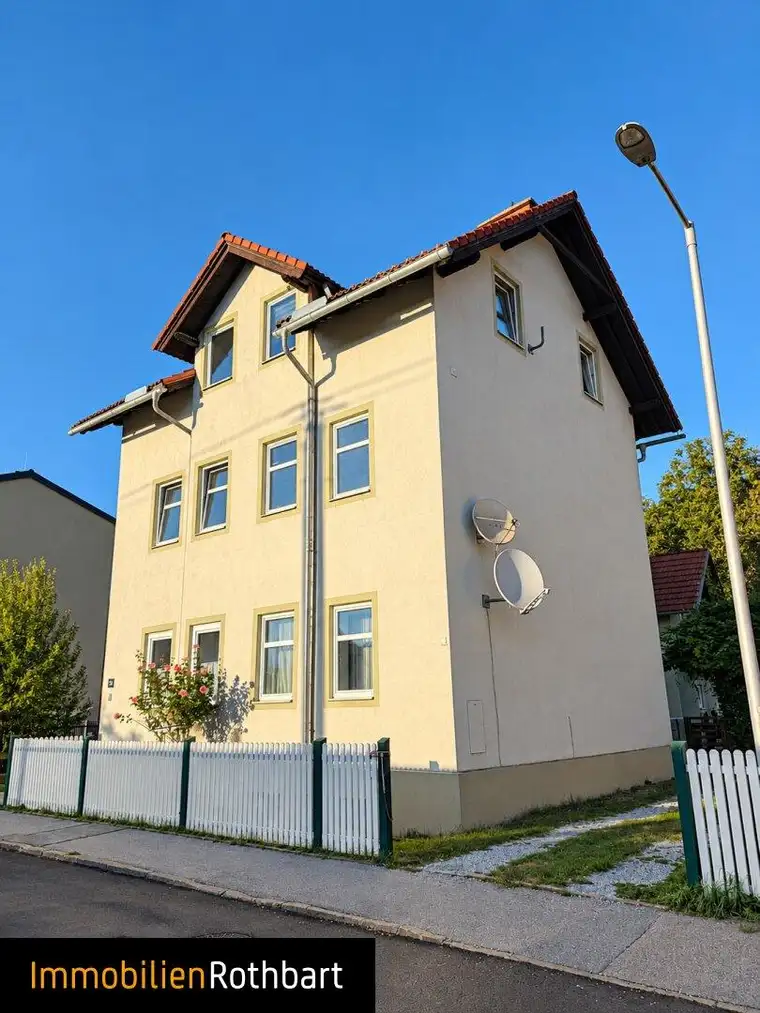 Zinshaus mit 3 + 1 Wohnungen in grüner Lage.