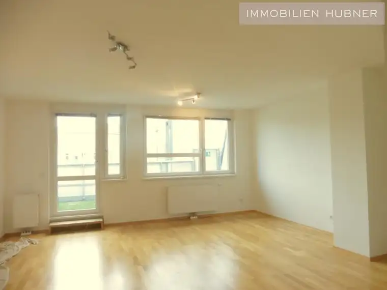 Großzügig geschnittene DG-Wohnung mit West-Terrasse (ABENDSONNE!!!)