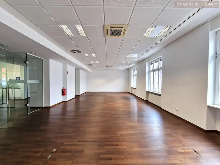 Variable Bürofläche in Bestlage!! - U3 Nähe!! 5.OG!! Raucherbalkon!! Fernwärme