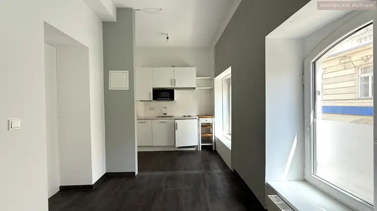 SPITTELBERG!!! Zentral begehbares Büro mit Loggia!!! Bei Bedarf Garage!!!