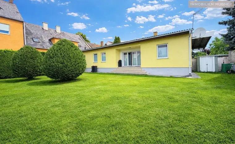 PRAXIS / Bürohaus im Zentrum von Neufeld, nahe Rathaus! Generalsanierter, ausbaufähiger Bungalow mit Garten!