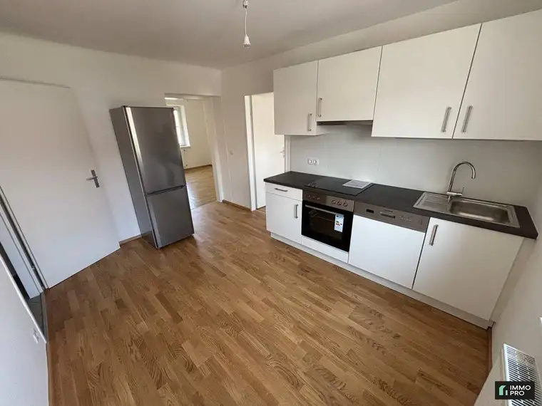 Helle 2-Zimmer Wohnung mit separater Küche