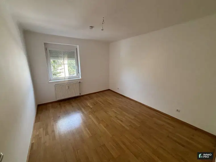 Helle 2-Zimmer Wohnung mit neuer Einbauküche