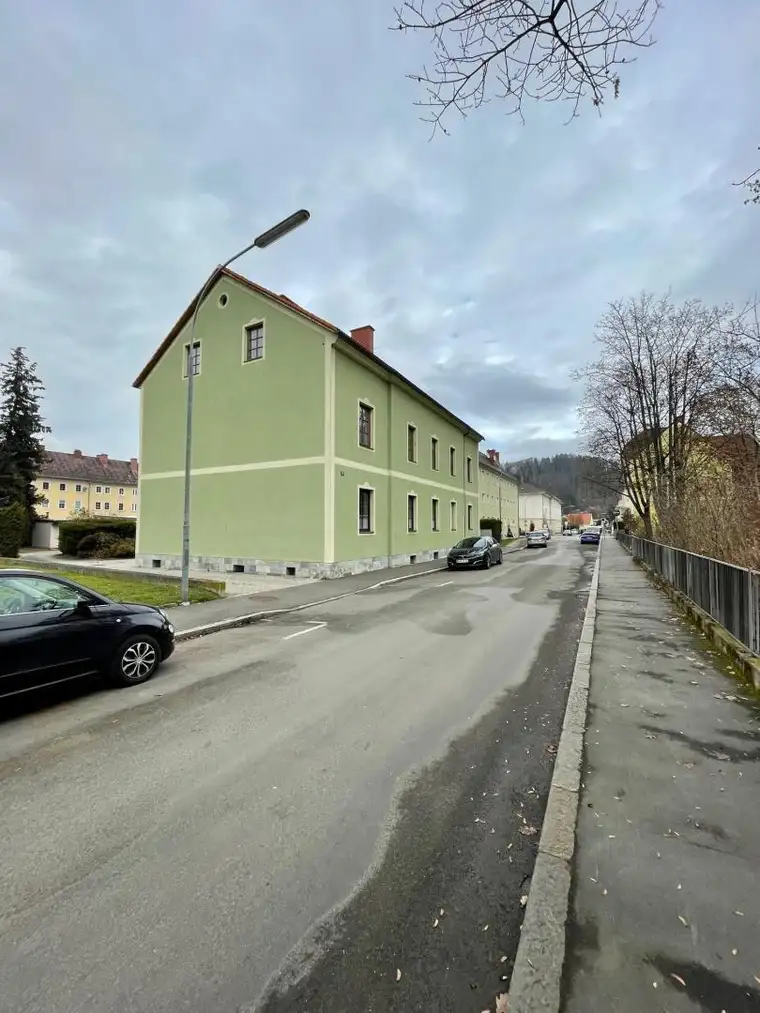 günstiges Anlageobjekt, zum selbst sanieren 1,5-Zimmer Mansardenwohnung IMS IMMOBILIEN KG
