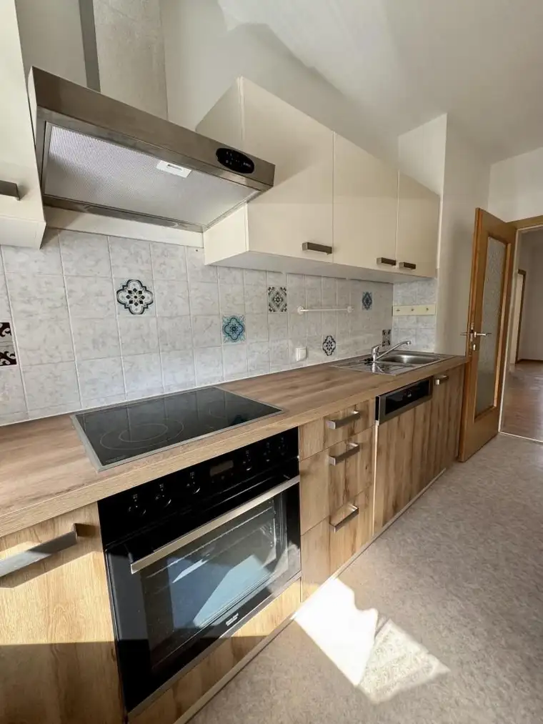 sanierte 2 Zimmer Eigentumswohnung mit neuwerigem Küchenblock und Balkon / IMS Immobilien / Judenburg
