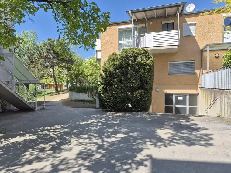 VERKAUFT! Charmante 3- Zimmerwohnung mit kleinem Grün in Bestlage St.Peter.