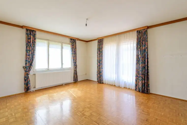 Ein- bis Zweifamilienhaus mit großem Garten