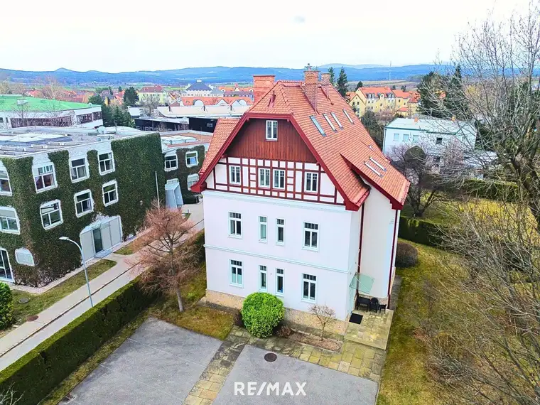 EXKLUSIVES INVESTMENT ODER EIGENNUTZUNG! Villa mit 4 Wohneinheiten im Zentrum!