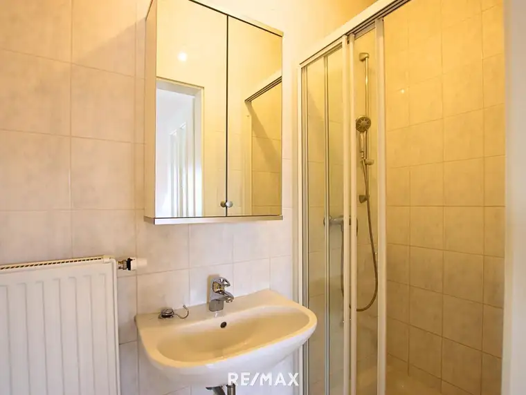 EXKLUSIVES INVESTMENT ODER EIGENNUTZUNG! Villa mit 4 Wohneinheiten im Zentrum!