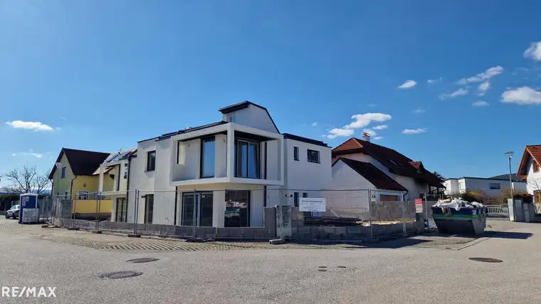 Doppelhaushälfte Neubau Top 2 – schlüsselfertig mit Dachterrasse!