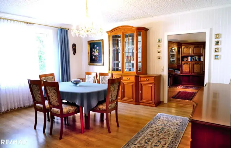 Preisreduktion! Berndorf bei Baden - Top-gepflegte 2 1/2 Zimmer-Wohnung mit Loggia!