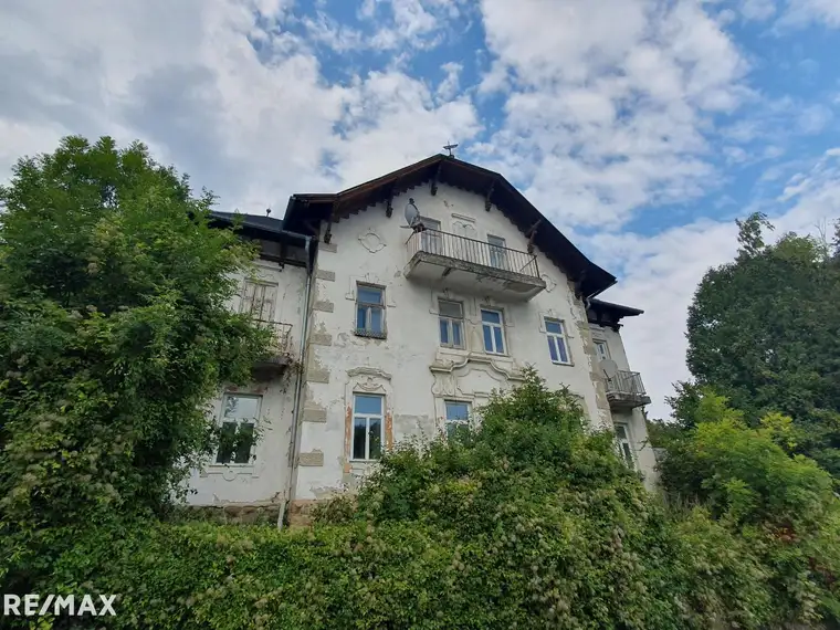 Charmante Villa mit großem Grundstück und Sanierungspotenzial in Unterkirchbach
