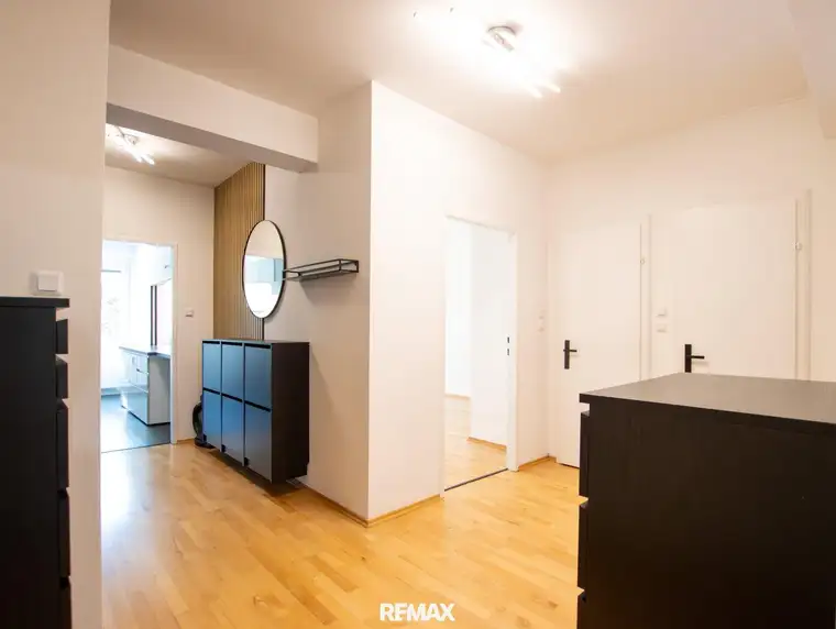 MÖBEL REIN- GLÜCKLICH SEIN! Schicke, renovierte 3 Zimmer Wohnung in ruhiger Zentrumslage zu kaufen!