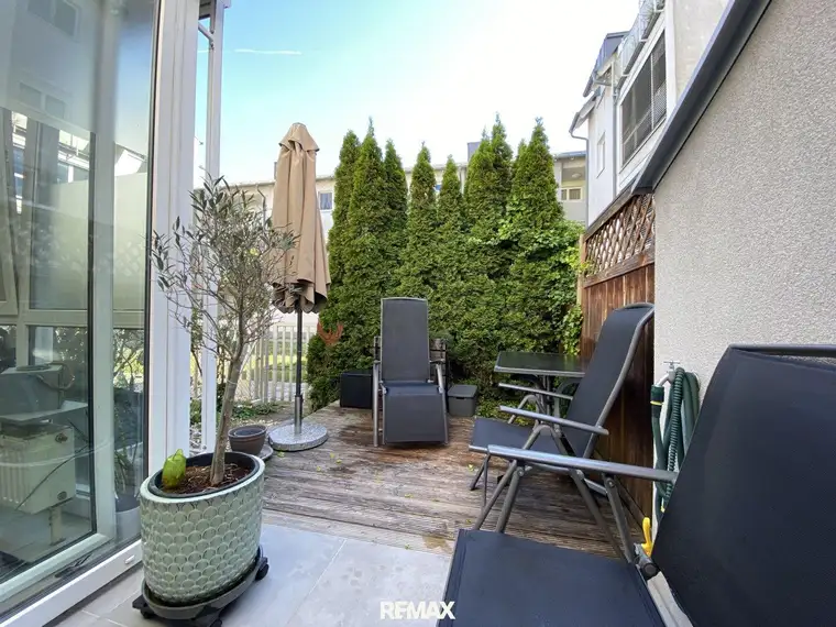 Moderne 3-Zimmer-Maisonette mit Eigengarten!