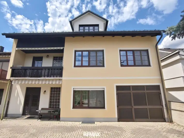 Großzügiges Mehrfamilienhaus/Mehrgenerationenhaus in Felixdorf mit Garten, Garage &amp; 19 Zimmern! "provisionsfrei"