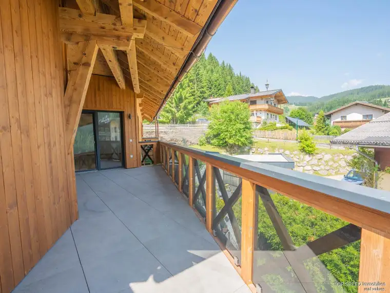 Skiliftnähe &amp; Weitblick: 87 m² Dachgeschosswohnung mit 3 Schlafzimmern und großzügigem Balkon