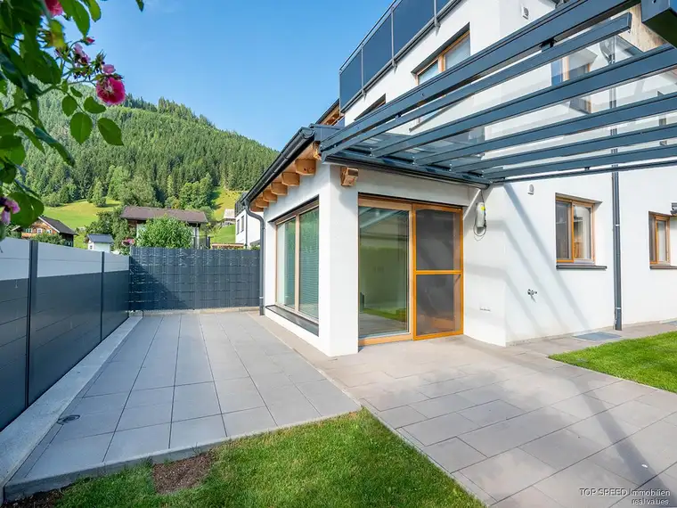 5-Zimmer-Wohnung über 2 Etagen mit Garten,Terrasse, 2 Carport in der Forstau/Fageralm