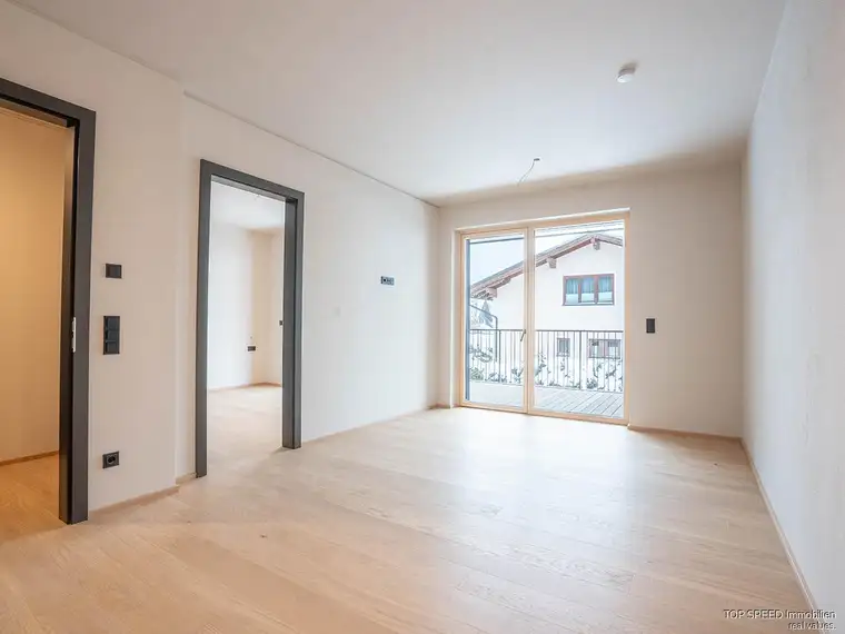 Neubau Zwei Zimmerwohnung in Aich – 38 m² Apartment mit Südbalkon &amp; 2 Carports
