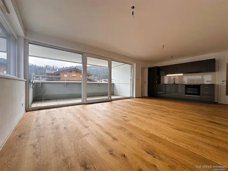 Moderne Eigentumswohnung mit Südbalkon, 2 Schlafzimmern und 2 PKW-Stellplätzen in zentraler Lage