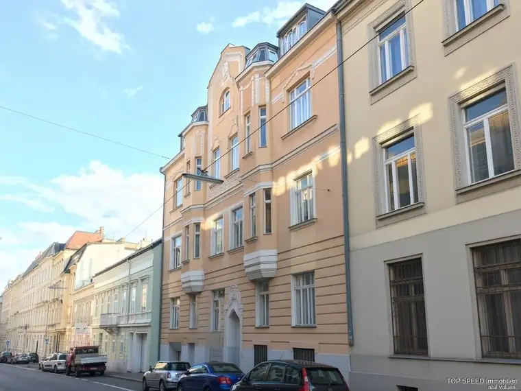 Vermietete, charmante 4 - Zimmer - Altbauwohnung mit Loggia im Hochparterre - Wien Döbling