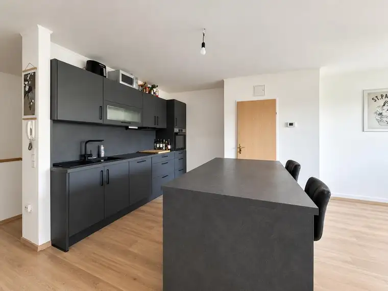 LICHTDURCHFLUTETE MAISONETTE-WOHNUNG MIT BALKON UND DAMBERGBLICK