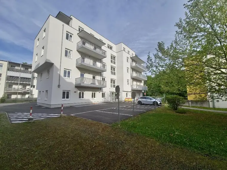 ARBEITEN MEDI CENTER MÜNICHHOLZ !