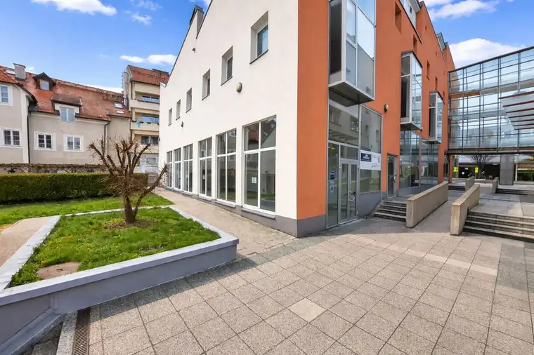 VIELSEITIG NUTZBARE GESCHÄFTSFLÄCHE IN ZENTRALER LAGE
