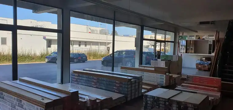 Lager Verkauf und Bürofläche in hochfrequentierter Lage in Steyr !