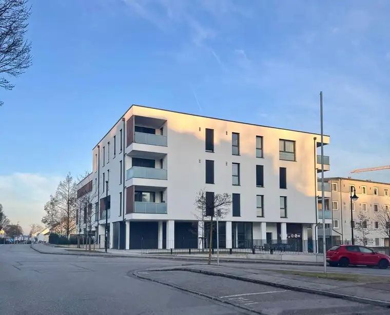 MODERNE WOHNUNG IN RUHIGER ZENTRUMSLAGE MIT TIEFGARAGENPLATZ UND FREISTELLPLATZ