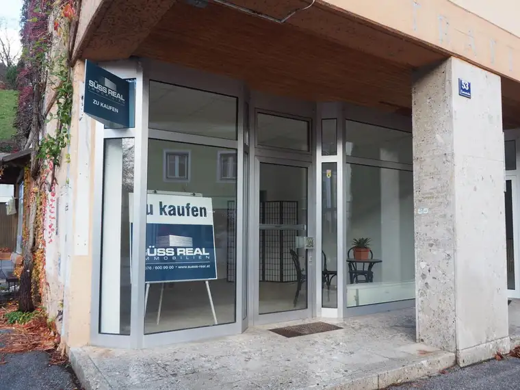 GESCHÄFTSLOKAL MIT GROßZÜGIGER AUSLAGENFRONT
