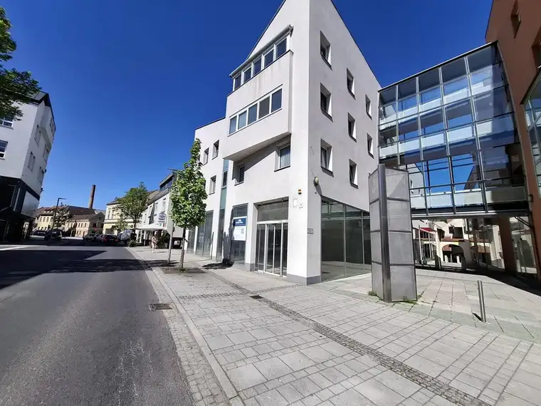 ATTRAKTIVE GESCHÄFTSFLÄCHE IN ZENTRALER LAGE