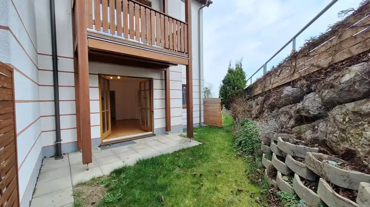73m² HELLE FREUNDLICHE WOHNUNG MIT TERRASSE!