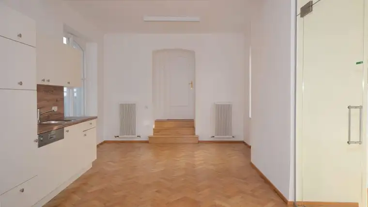 Zentrumsnahe, repräsentative Büroflächen mit eigenen Parkplätzen