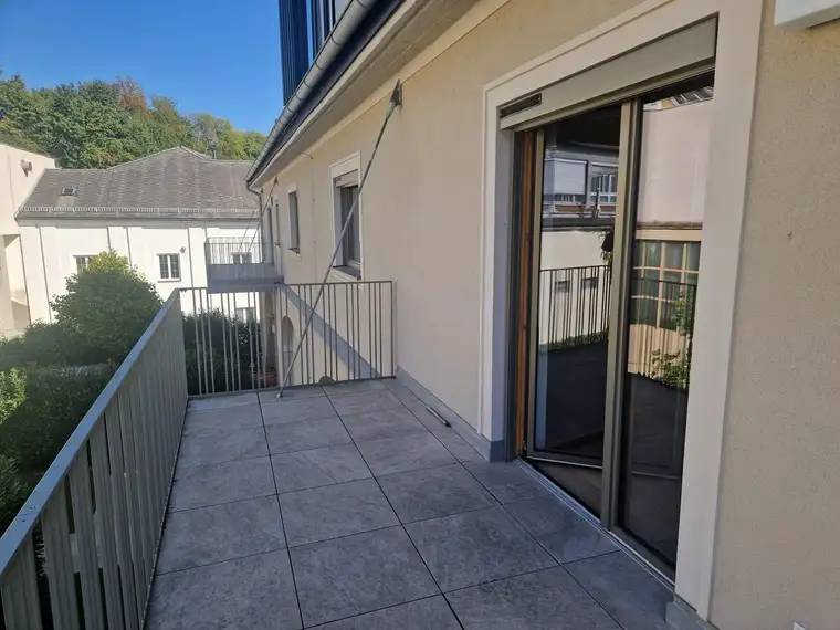 HOCHWERTIGES WOHNEN IM EDLEN ALTBAU MIT BALKON!