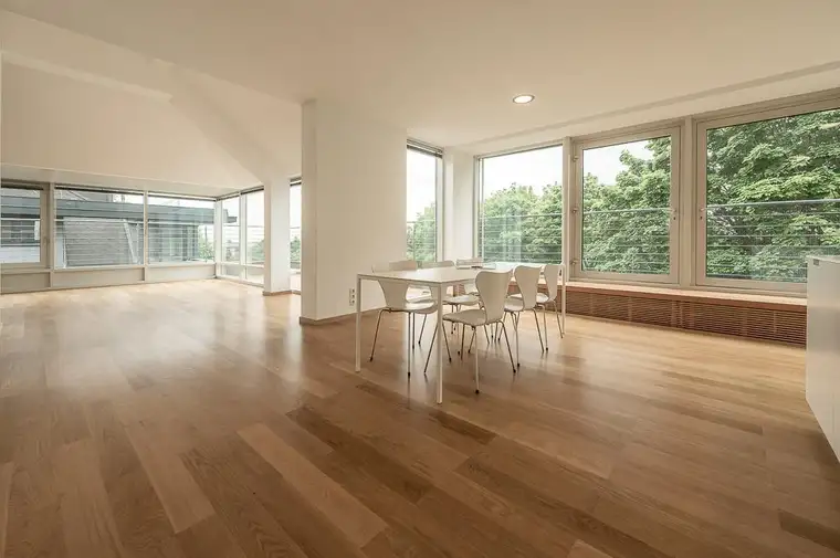 Residieren Sie in einer der besten Lagen Wiens! Traumhafte loftartige Maisonettenwohnung mit 2 Terrassen, Cottage-Ruhelage mit Panoramablick Richtung Wien!
